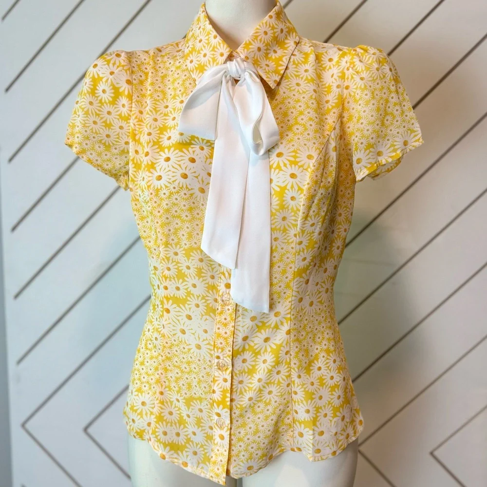 SMAK POLOUR - Yellow & White Daisy Collared Bow Blouse - Size S - Picture 2 of 15